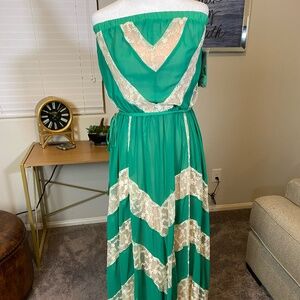 Arden B Strapless Maxi Dress – Size M – NWT Cream Lace